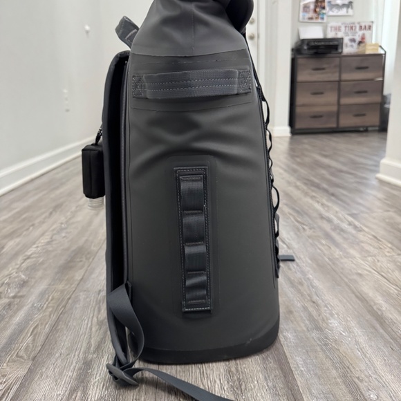 Yeti M20 Hopper Backpack Cooler charcoal - Picture 3 of 5